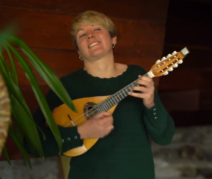 Marie Burou  Mandoline Instrument des Jahres Mandolinenspieler des Tages