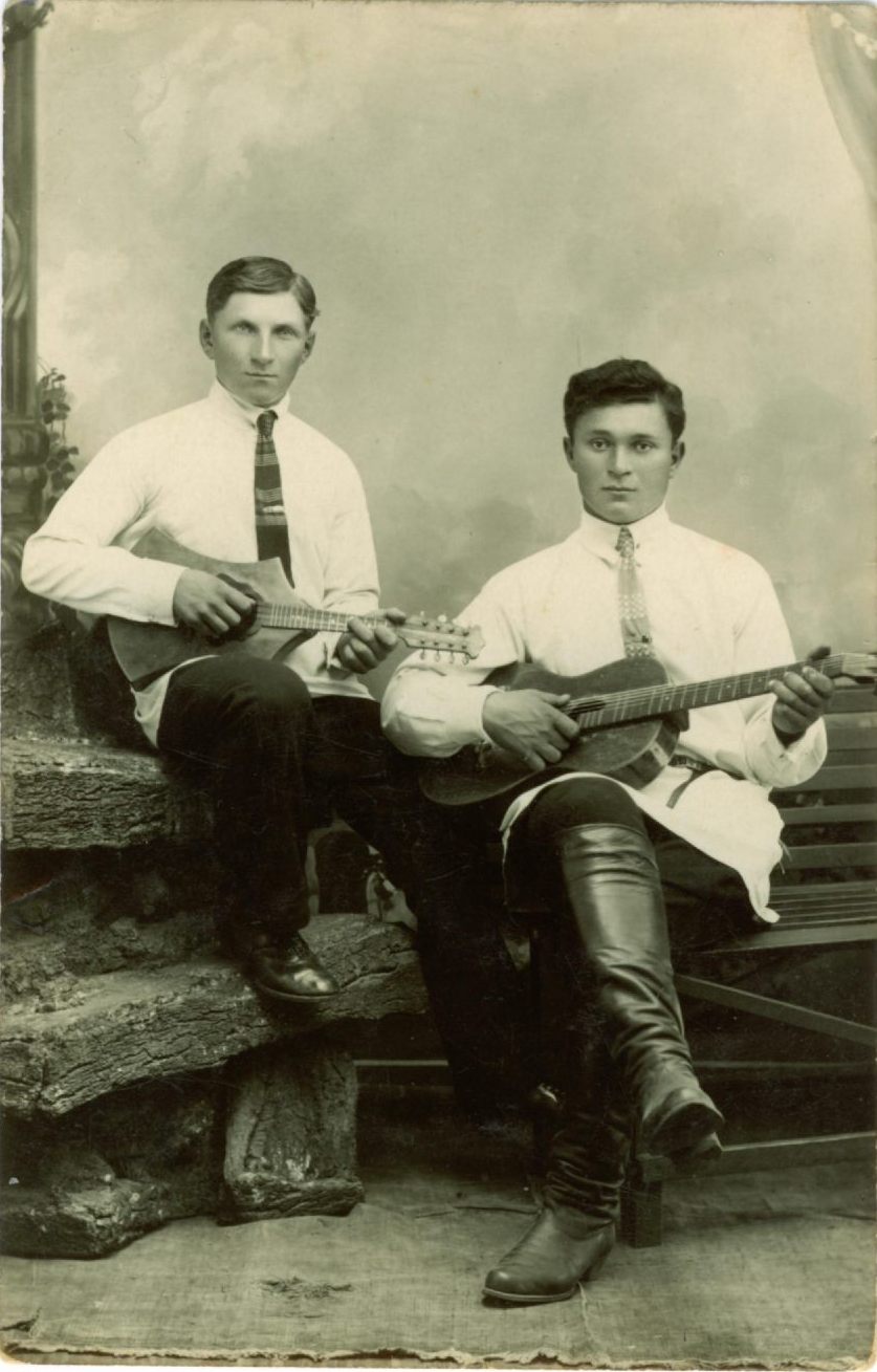 Altes Foto zwei Männer mit Gitarre und Mandoline