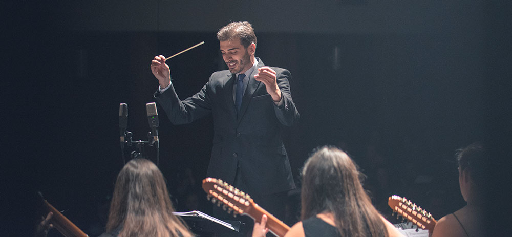 Fernando Bustamante Vivaldi Mandoline Konzert Dirigent