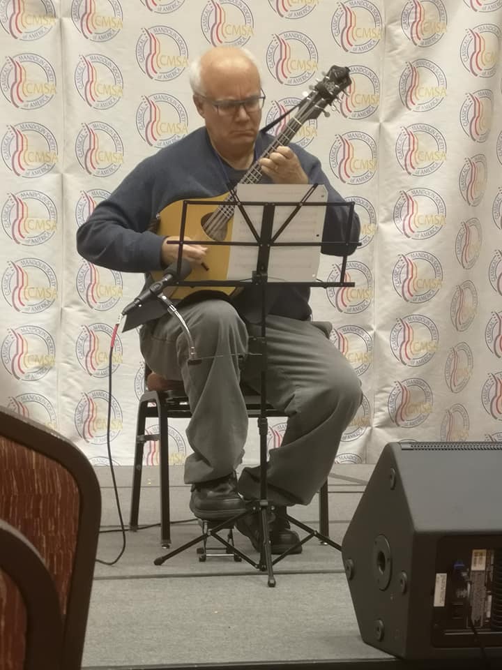 Robert Margo mit Mandoline Instrument des Jahres Mandolinenspieler des Tages Mandola