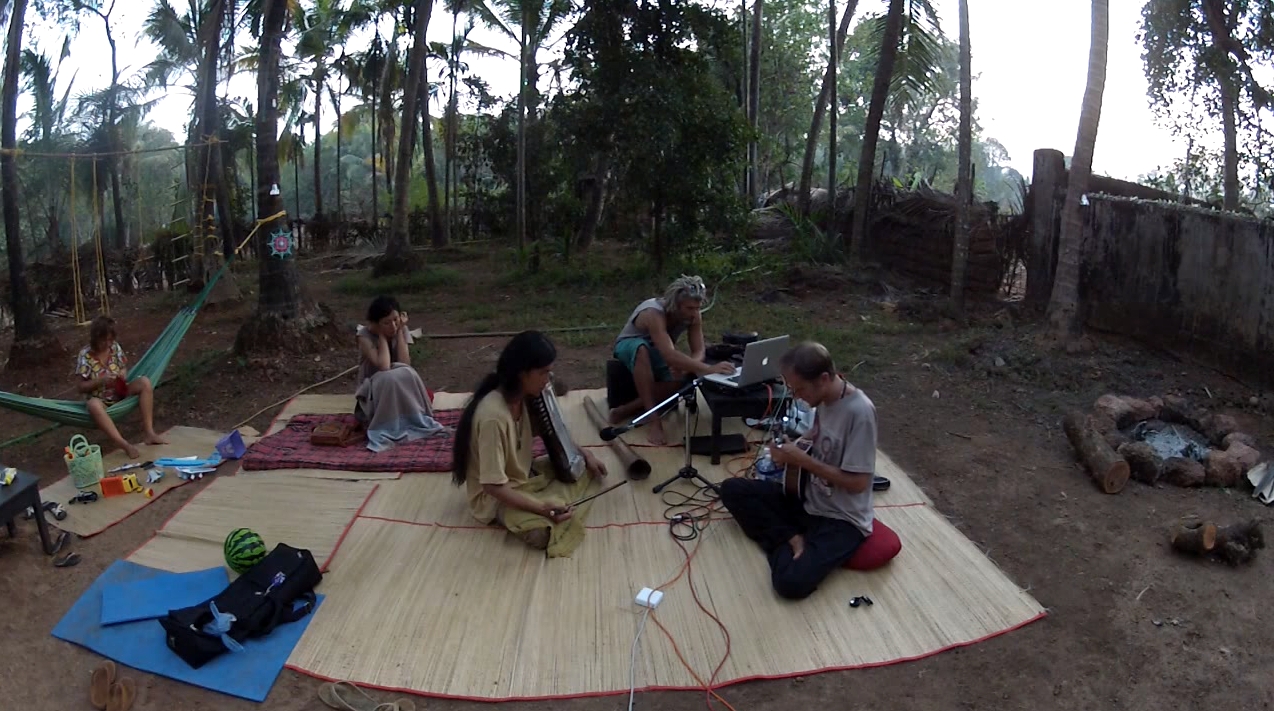 Peter Pussarnig Indien mit Mandoline Instrument des Jahres Mandolinenspieler des Tages